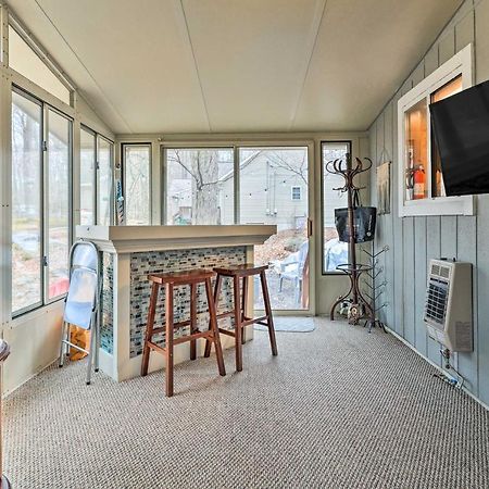 Poconos Vacation Home Walk To Locust Lake! Pocono Lake ภายนอก รูปภาพ