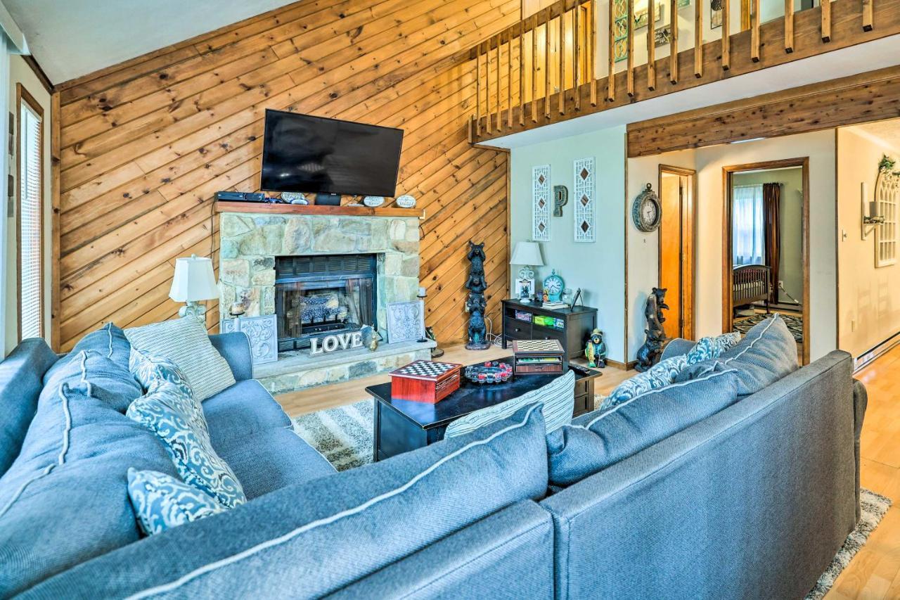 Poconos Vacation Home Walk To Locust Lake! Pocono Lake ภายนอก รูปภาพ