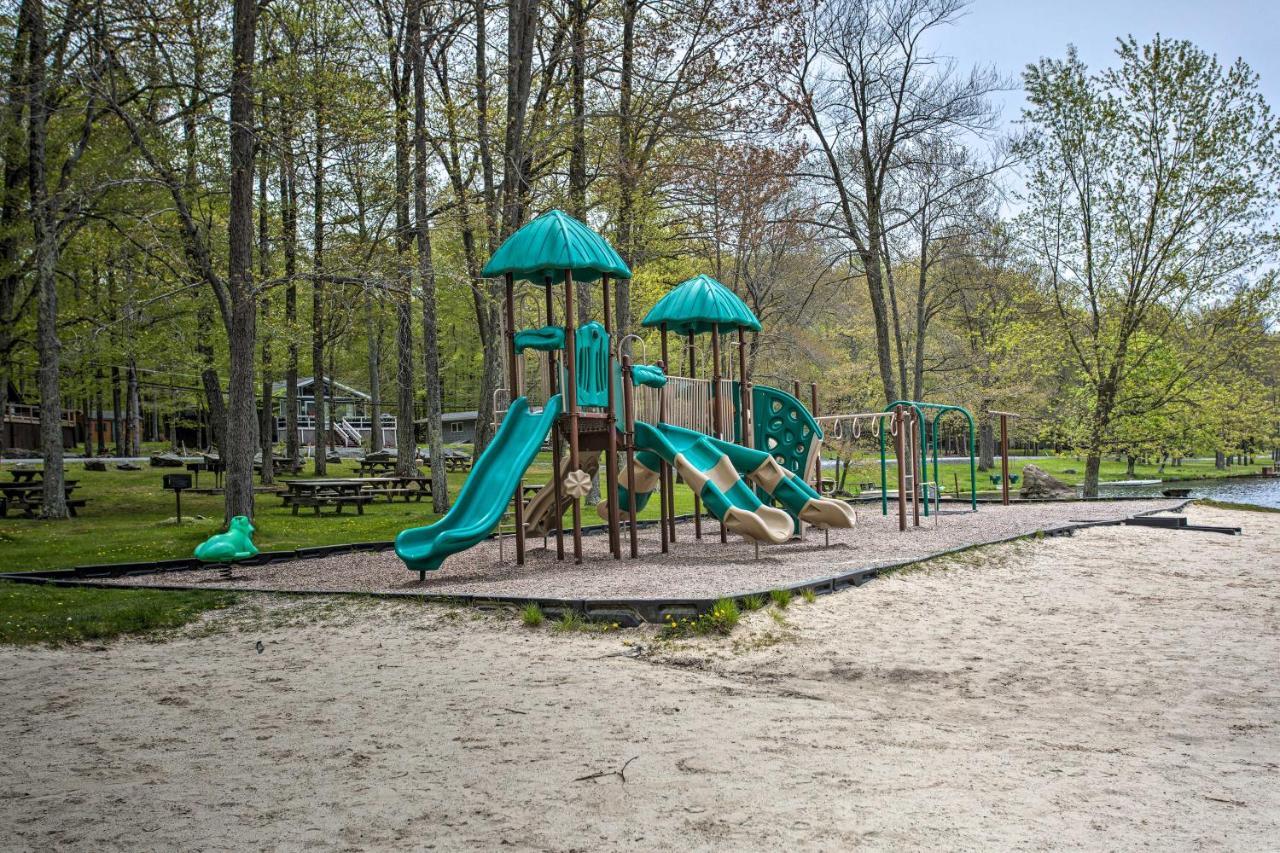 Poconos Vacation Home Walk To Locust Lake! Pocono Lake ภายนอก รูปภาพ